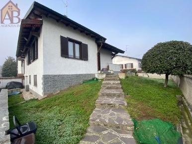 Foto Villa unifamiliare in VIA MAZZINI, Gambolò Centro di 190 m² in vendita