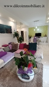 Foto Appartamento a Grottammare Centro di 110 m² con 6 locali in vendita