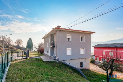 Foto Villa bifamiliare in Via San Rocco 24, Bione di 201 m² con 4 locali