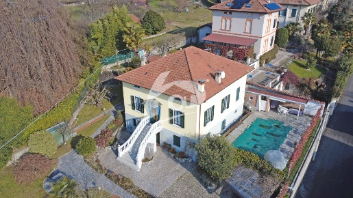 Foto Villa singola in Via Solferino 5, Gemonio di 298 m² con 13 locali