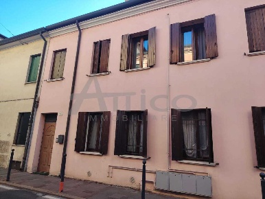 Foto Casa indipendente in Via Giosuè Carducci 16, Rovigo Centro Storico