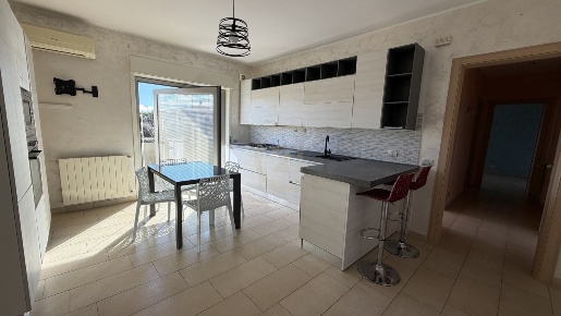 Foto Appartamento a Camporotondo Etneo Centro di 70 m² con 3 locali