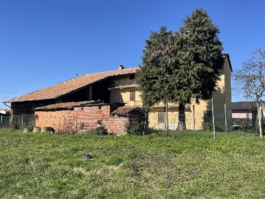 Foto Casale in Via Roma 4343, Fara Novarese di 264 m² con 8 locali