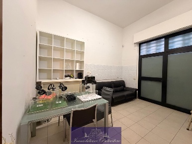 Foto Locale commerciale in Via Giuseppe Grandi, Firenze Novoli di 50 m²
