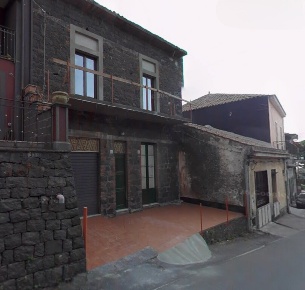 Foto Casale in Via Vincenzo Bellini 1, Milo Centro con 4 locali in vendita