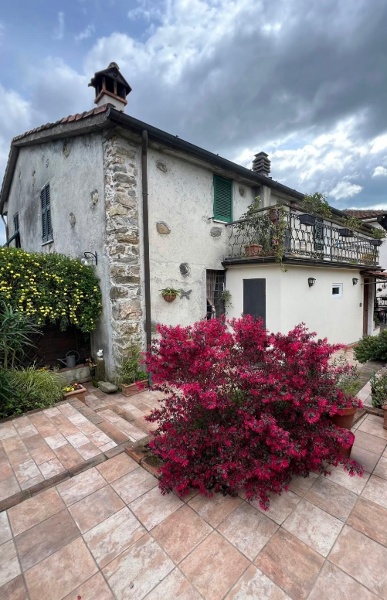 casa indipendente in vendita a Castelnuovo Magra