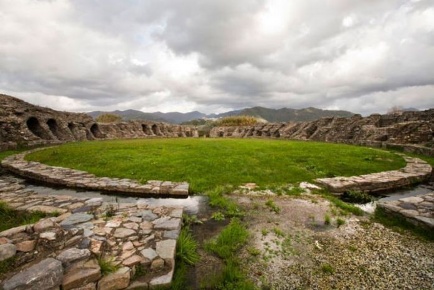Foto Appartamento a Luni Centro di 100 m² con 5 locali in affitto