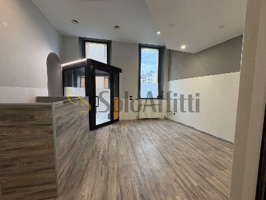 Foto Locale commerciale in Via dei Mille 11, Busto Arsizio di 94 m²