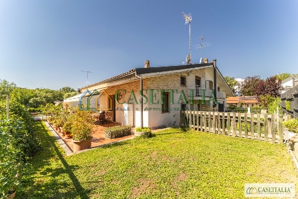 Foto Appartamento in VIA MARGROT 15, Rosta di 152 m² con 6 locali