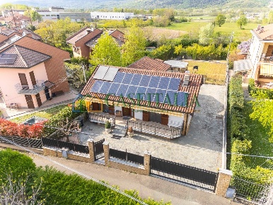 Foto Villa singola in Strada Ponata 7, Rosta di 303 m² con 4 locali