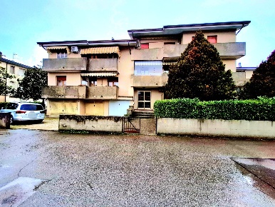 Foto Appartamento in Via Pietro Nenni 6, Adria Centro di 90 m² con 5 locali