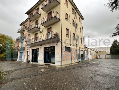 Foto Locale commerciale a Ozzano dell'Emilia Centro di 900 m² con 5 locali