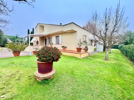 casa indipendente in vendita a Pontedera
