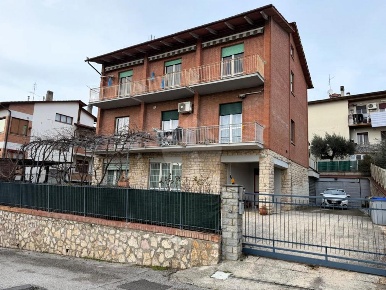 Foto Appartamento in Via Del Melograno, Perugia Bosco di 170 m² in vendita