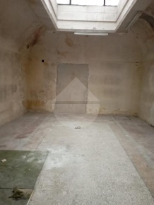 Foto Negozio in Via Tommaso Cannizzaro, Messina di 90 m² con 2 locali