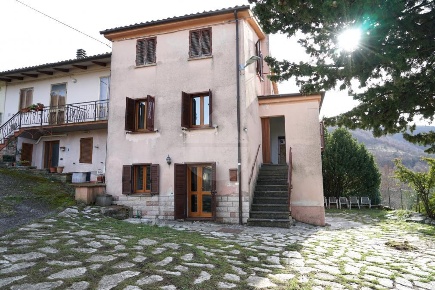 Foto Casa indipendente in Campitello, Scheggia e Pascelupo Campitello