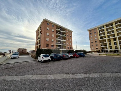 Foto Appartamento in Via Francesco Crispi, Pomezia di 90 m² con 3 locali