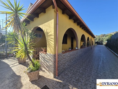 Foto Villa unifamiliare a Palermo Santicelli di 150 m² con 6 locali