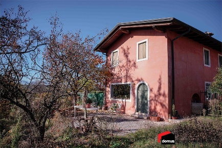 Foto Rustico a Fara Vicentino di 220 m² con 7 locali in vendita