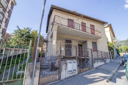 Foto Villa a schiera in Via Tonio da Belledo, Lecco Belledo di 180 m²