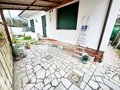 Foto Casa indipendente in via cugnia, Seravezza di 90 m² con 4 locali