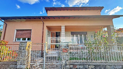 Foto Villa unifamiliare in Via Guglielmo Marconi, Pietrasanta di 110 m²