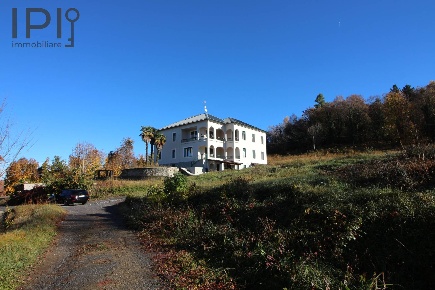 Foto Villa unifamiliare in loc. Collarei, Vicoforte di 380 m² con 20 locali