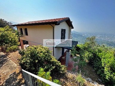 Foto Villa unifamiliare in via riccio rebuto snc, Pietrasanta di 145 m²