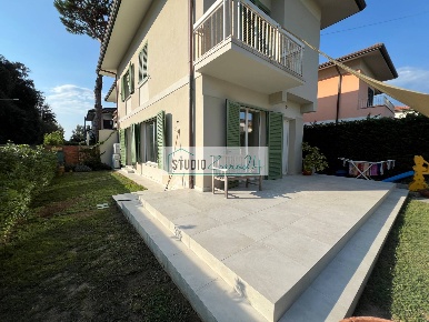 Foto Case semi ndipendenti in Via Goldora 23, Pietrasanta di 150 m²