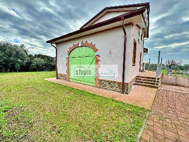 Foto Villa unifamiliare in Via Strettoia 12, Pietrasanta di 310 m²