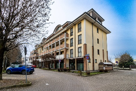 Foto Locale commerciale in via Togliatti 27, Saronno di 260 m² con 3 locali