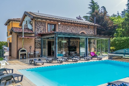 Foto Villa unifamiliare a Fidenza Centro di 267 m² con 15 locali in vendita