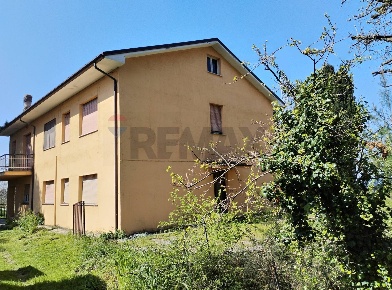 Foto Villa unifamiliare a Falconara Marittima di 280 m² con 14 locali