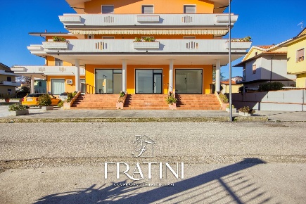 Foto Locale commerciale in Via Galileo Galilei 15, Sant'Egidio alla Vibrata