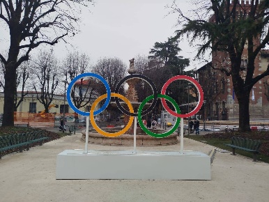 Foto Negozio in Via Meda 23, Rho Centro di 65 m² con 2 locali in vendita