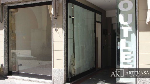 Foto Negozio in Corso Italia 22F, Novara Centro Storico di 120 m²