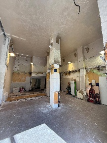 Foto Attività commerciale in Largo Alessandro Lala, Napoli Fuorigrotta