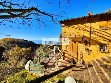 Foto Case semi ndipendenti a Pietrasanta di 60 m² con 3 locali in vendita