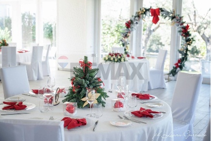 Foto Locale commerciale a Sorrento di 2000 m² con 1 locali in vendita