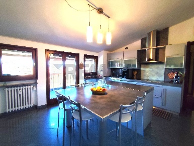 Foto Appartamento a Parabiago Centro di 250 m² con 5 locali in vendita