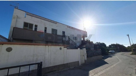 Foto Locale commerciale in Via del Frassino - C.da S.Maria del Focallo,