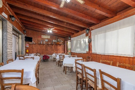 Foto Locale commerciale in Via del Frassino - C.da S.Maria del Focallo,