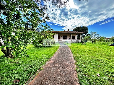 Foto Villa unifamiliare in via ranocchiaio, Seravezza di 300 m² in vendita