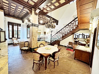 Foto Villa unifamiliare in via capriglia, Pietrasanta di 280 m² in vendita