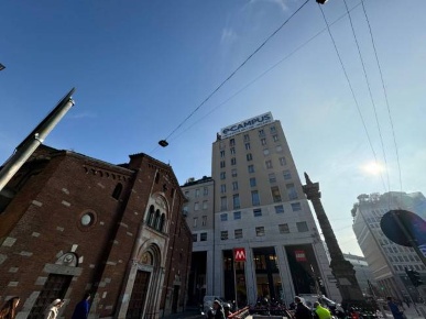 Foto Ufficio in Piazza San Babila, Milano San Babila di 140 m² con 8 locali