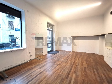 Foto Negozio in VIA MONTEBELLO 5, Busto Arsizio Piazza Santa Maria di 60 m²