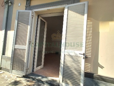 Foto Locale commerciale in ZONA FARMACIA, Capua Sant'angelo In Formis