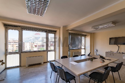 Foto Ufficio a Palermo Resuttana di 305 m² con 12 locali in affitto