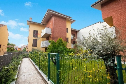 Foto Appartamento in Via Manzoni 24, Cesano Maderno di 80 m² con 3 locali