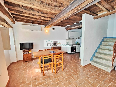 Foto Case semi ndipendenti a Pietrasanta di 95 m² con 4 locali in vendita
